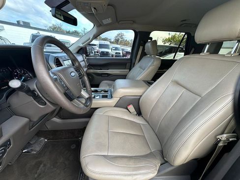 Used 2018 Ford Expedition XLT w/ Equipment Group 202A image 10