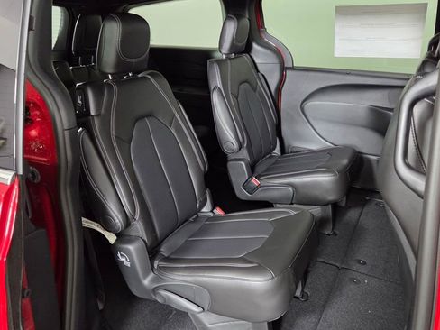 New 2026 Chrysler Pacifica Select image 30