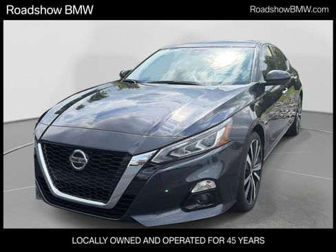 Used 2021 Nissan Altima 2.5 Platinum AWD/4WD image 1