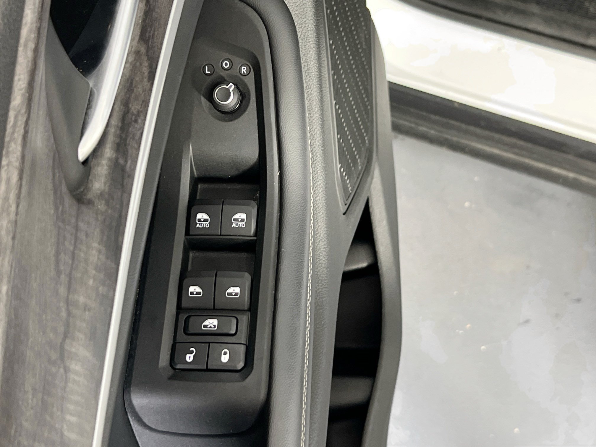 Used 2023 Jeep Grand Cherokee Limited AWD/4WD image 18