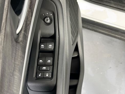 Used 2023 Jeep Grand Cherokee Limited AWD/4WD image 18