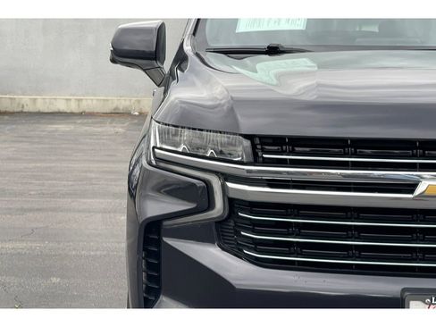 Used 2022 Chevrolet Suburban LT w/ Luxury Package image 47