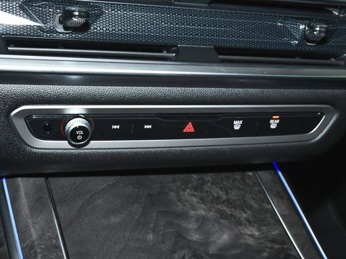 Used 2023 BMW X7 xDrive40i w/ M Sport Package image 34