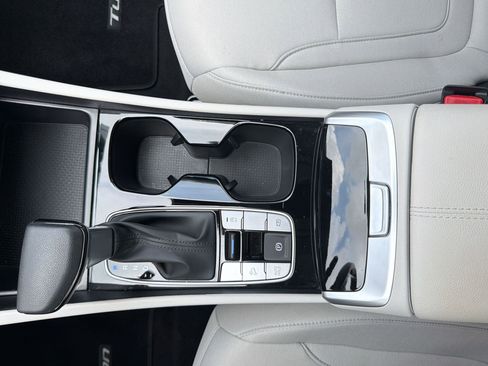 Certified 2025 Hyundai Tucson SE image 17