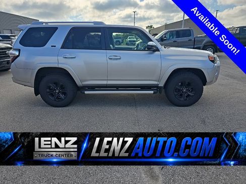 Used 2017 Toyota 4Runner SR5 AWD/4WD image 1