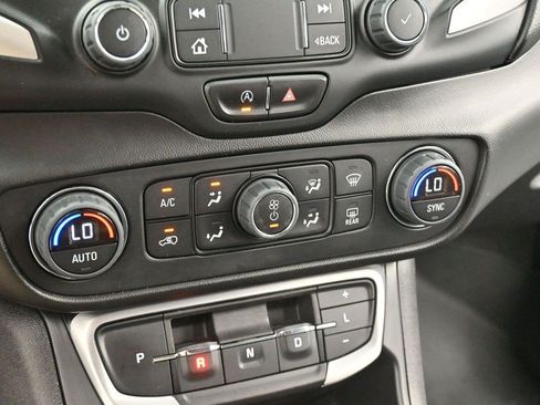 Used 2022 GMC Terrain SLT AWD/4WD image 24