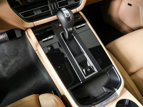 New 2026 Porsche Macan AWD/4WD image 18
