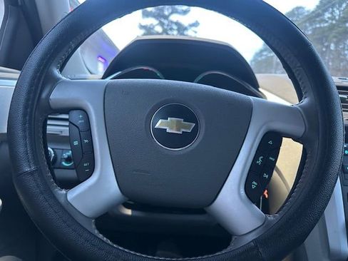 Used 2011 Chevrolet Traverse LT image 18