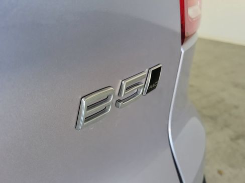 Certified 2026 Volvo XC40 B5 Plus AWD/4WD image 9