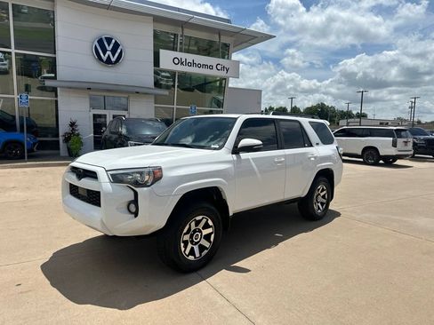 Used 2020 Toyota 4Runner SR5 Premium w/ Moonroof Package RWD image 1