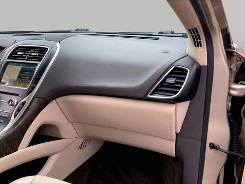 Used 2017 Lincoln MKX Reserve w/ Lincoln MKX Climate Package FWD image 17