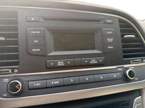 Used 2017 Hyundai Elantra SE FWD image 10