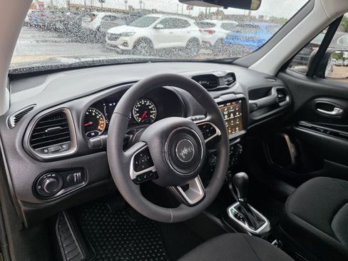 Used 2023 Jeep Renegade Latitude image 12