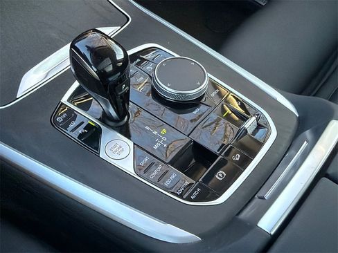 Used 2022 BMW X7 xDrive40i w/ Premium Package image 32