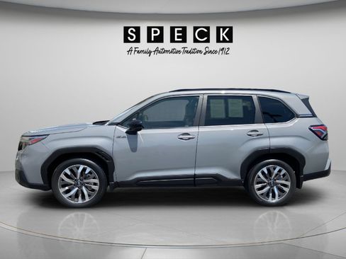 Used 2025 Subaru Forester Touring AWD/4WD image 2