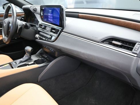 Certified 2023 Lexus ES 300h w/ Premium Package image 24