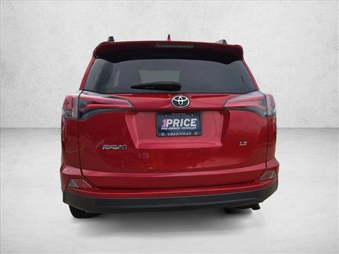 Used 2016 Toyota RAV4 LE FWD image 5