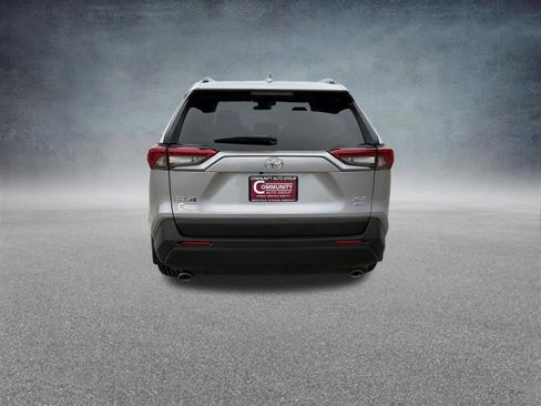 Used 2022 Toyota RAV4 XLE Premium AWD/4WD image 4