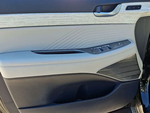 Used 2024 Hyundai Palisade Calligraphy image 12