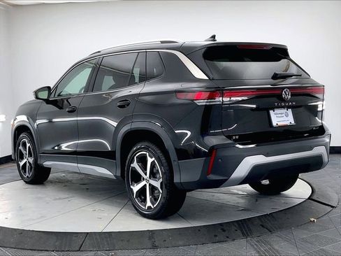 New 2026 Volkswagen Tiguan SE AWD/4WD image 2