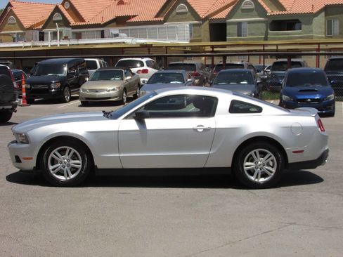 Used 2012 Ford Mustang Coupe image 4