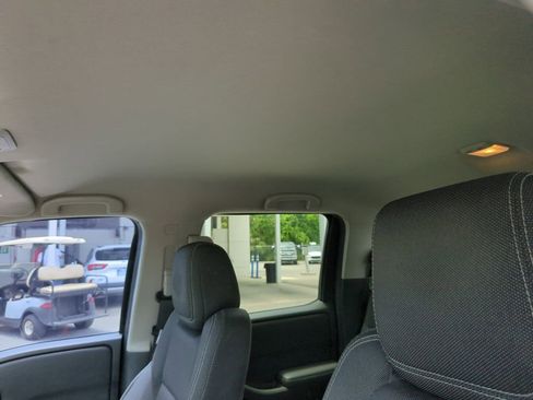 Used 2022 Nissan Frontier SV w/ Technology Package RWD image 22