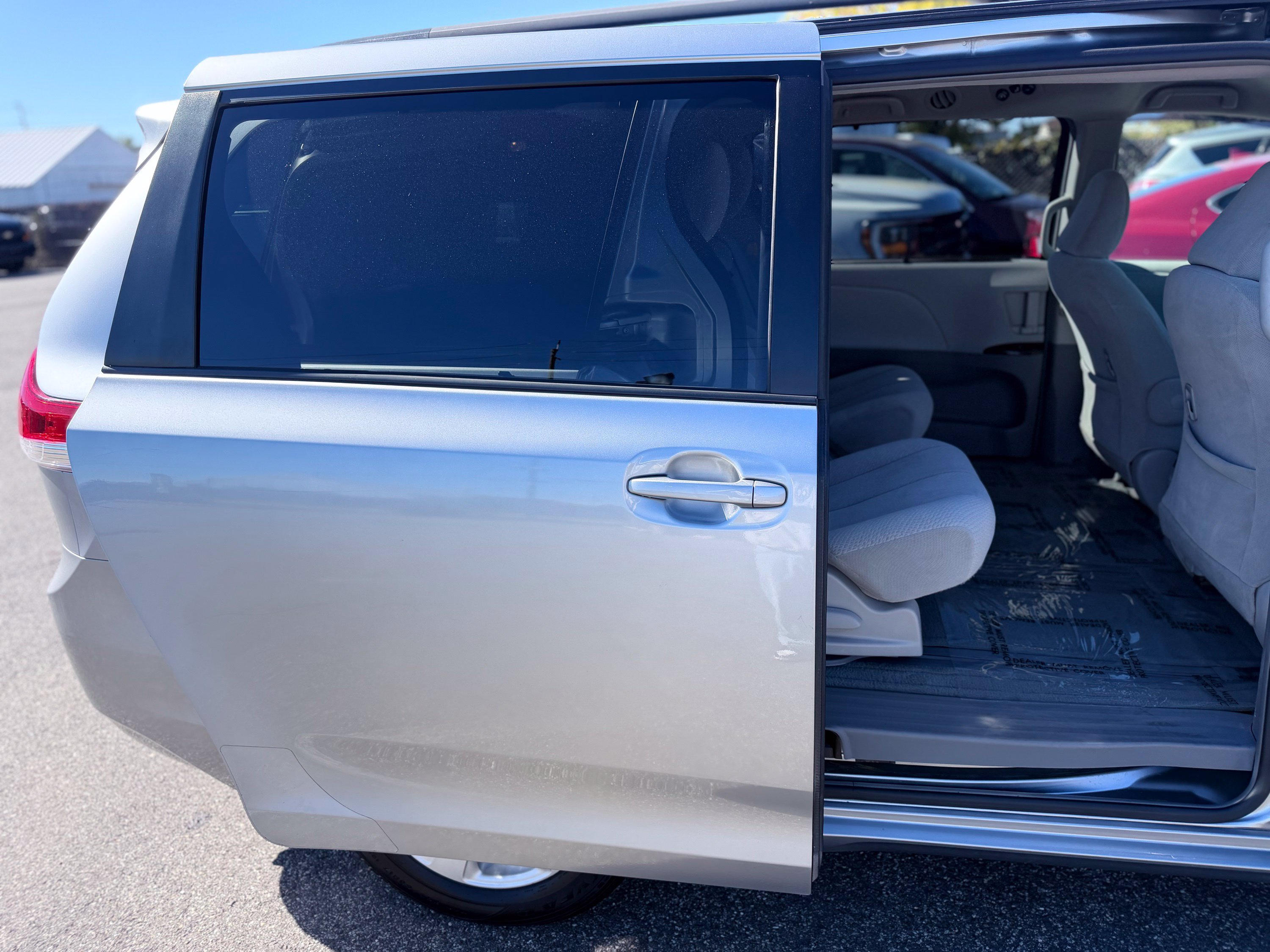 Used 2011 Toyota Sienna LE FWD image 16