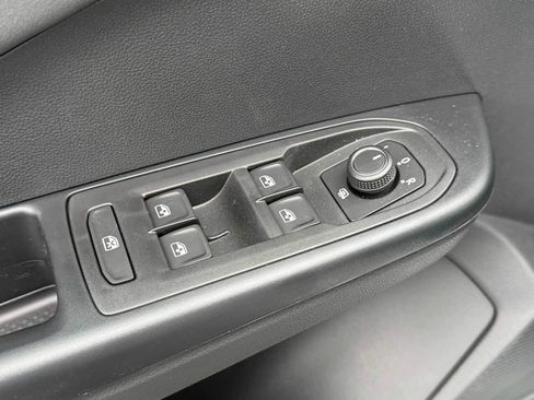 New 2026 Volkswagen Taos SE AWD/4WD image 7