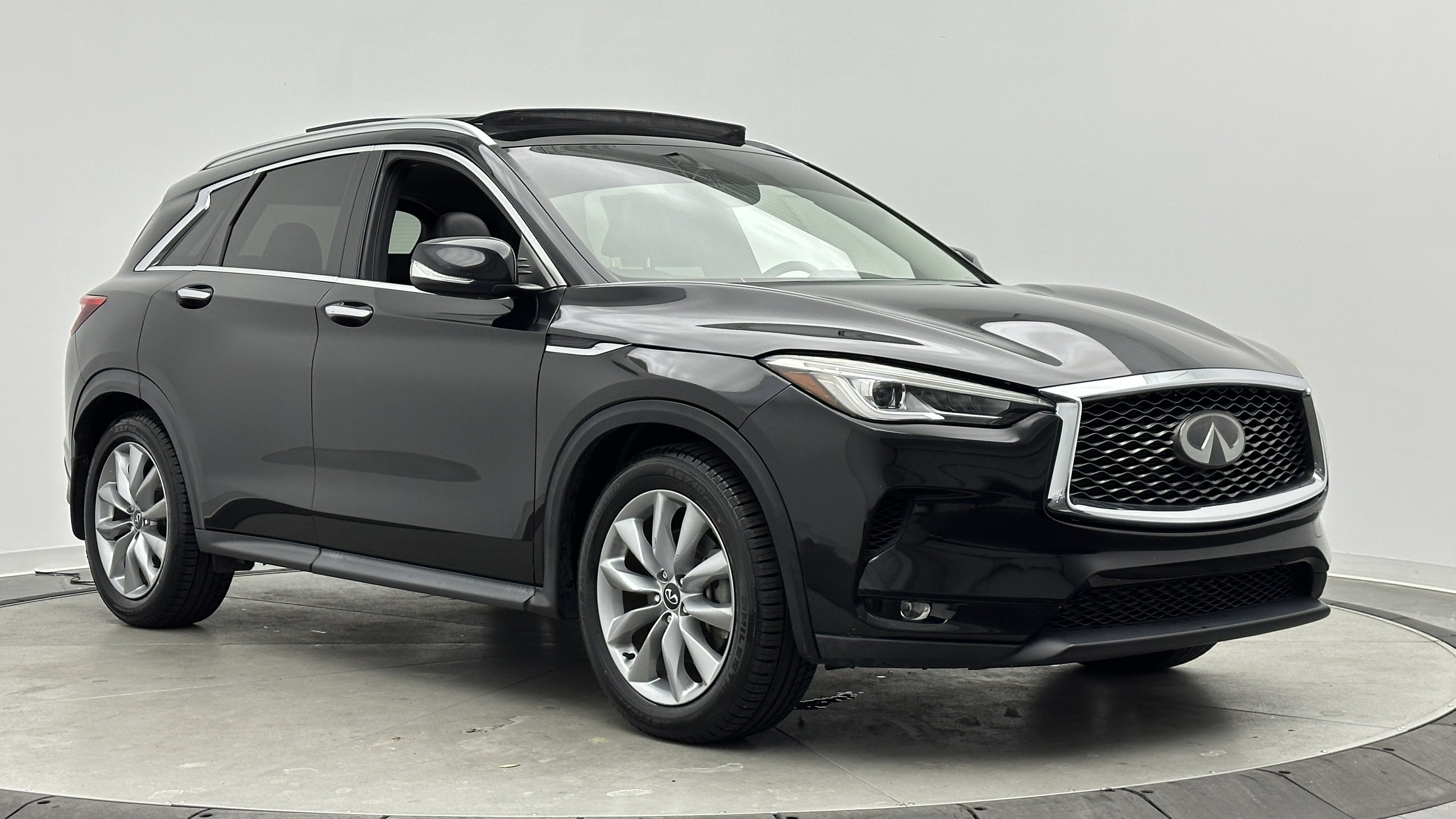 Used 2021 INFINITI QX50 Luxe FWD image 3