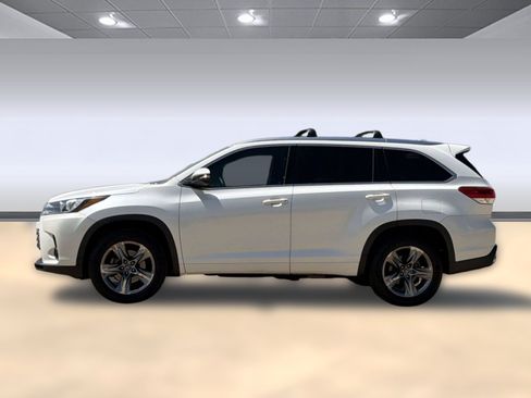 Used 2018 Toyota Highlander Limited Platinum FWD image 2