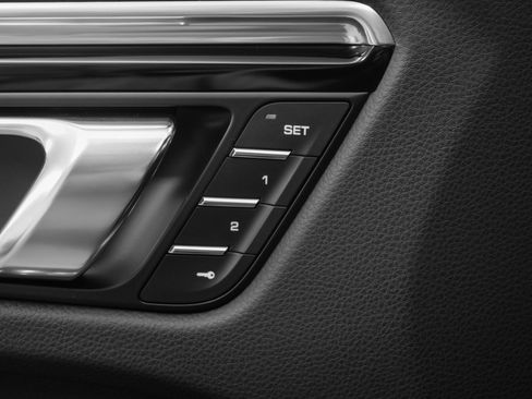 Used 2025 Porsche Macan image 22