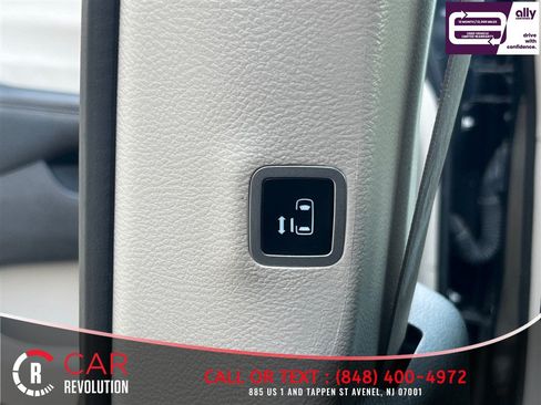Used 2023 Chrysler Pacifica Touring-L FWD image 41