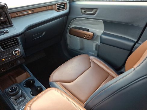 Used 2022 Ford Maverick Lariat w/ Lariat Luxury Package image 16