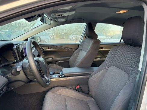 Used 2025 Toyota Camry LE image 9