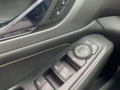 Used 2018 Chevrolet Traverse LT image 42