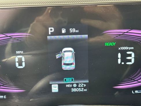 Used 2023 Kia Niro SX Touring image 18