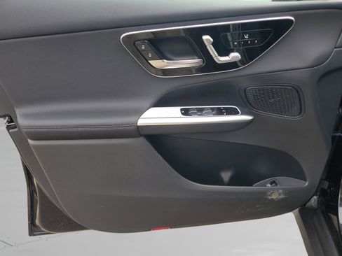 Used 2026 Mercedes-Benz GLC 300 4MATIC image 32