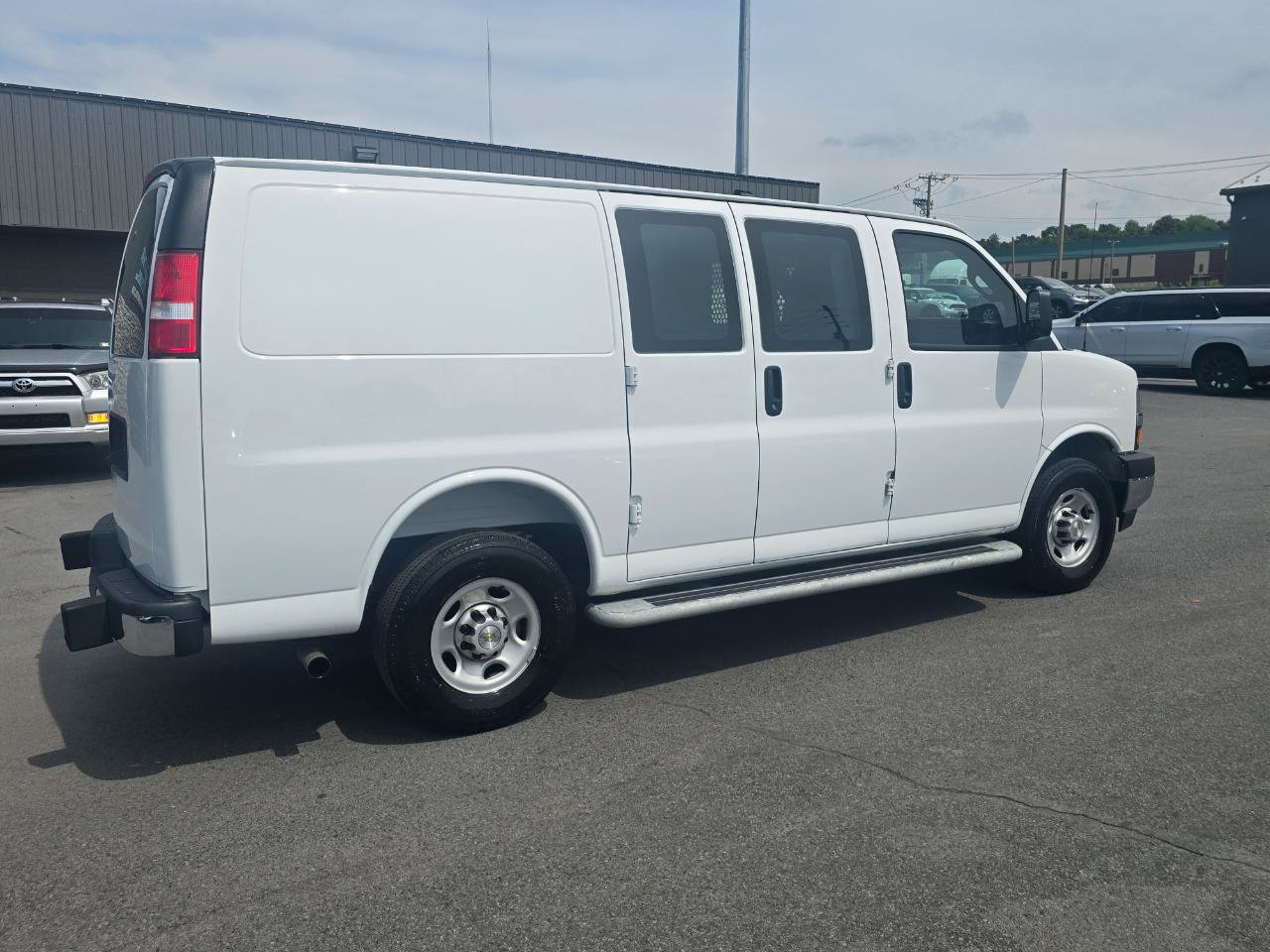 Used 2025 Chevrolet Express 2500 w/ Driver Convenience Package RWD image 6