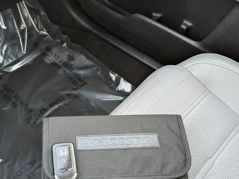 Used 2017 Honda CR-V Touring image 32