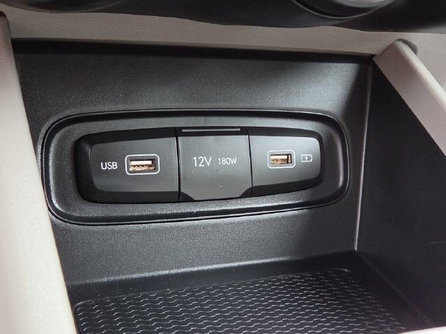 Certified 2022 Hyundai Venue SEL FWD image 13
