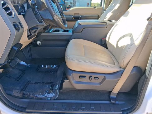 Used 2012 Ford F250 Lariat w/ Lariat Interior Pkg image 9