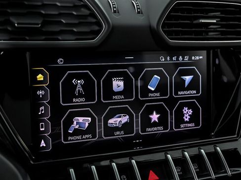 Used 2022 Lamborghini Urus AWD/4WD image 29