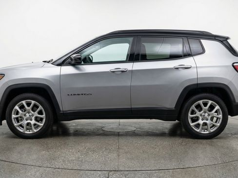 Used 2025 Jeep Compass Limited image 5