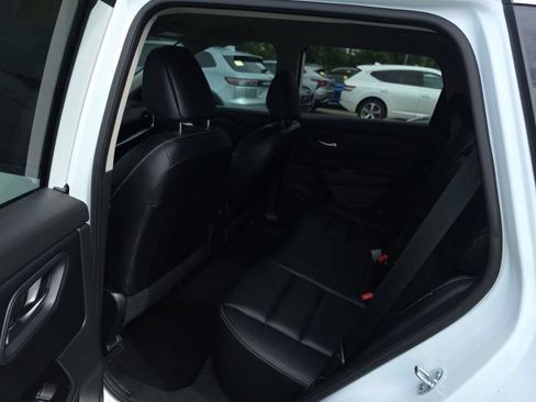 Used 2024 Nissan Rogue SL AWD/4WD image 8