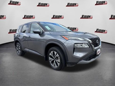 Used 2023 Nissan Rogue SV image 3