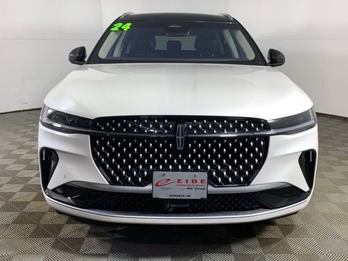 Used 2024 Lincoln Nautilus Reserve AWD/4WD image 3