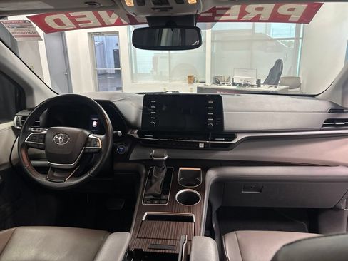 Used 2021 Toyota Sienna XLE FWD image 14