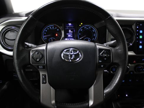 Used 2016 Toyota Tacoma Limited image 8