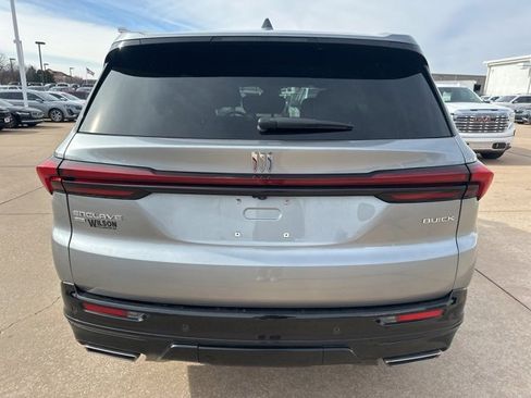 Used 2025 Buick Enclave Sport Touring image 4