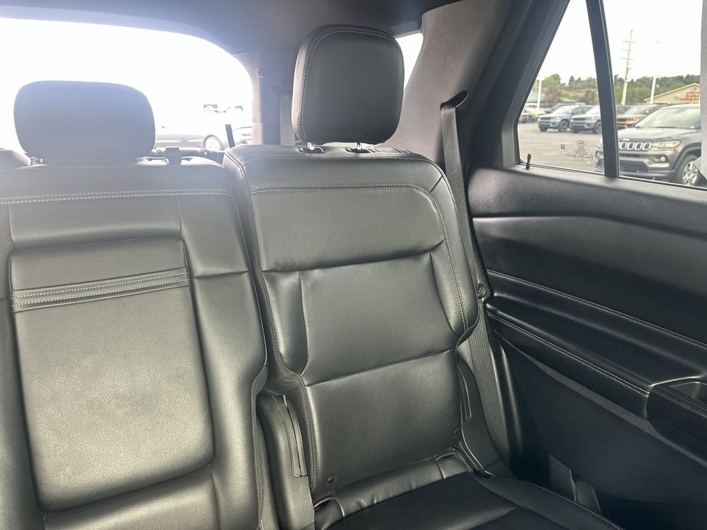 Used 2020 Ford Explorer XLT w/ Equipment Group 202A AWD/4WD image 14